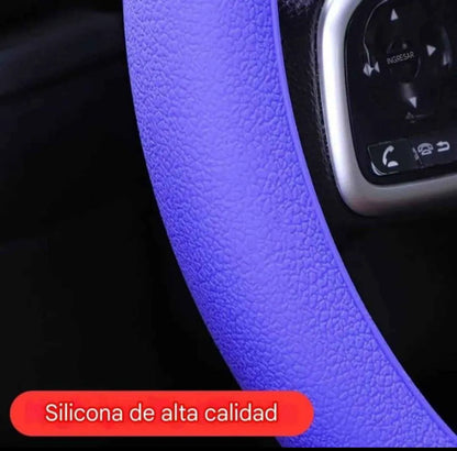 ¡Dile adiós al volante Viejo y resbaloso! Protector universal antideslizante con goma fría. Pocas Unidades en color Negro Elegante con 50% de Descuento ✅